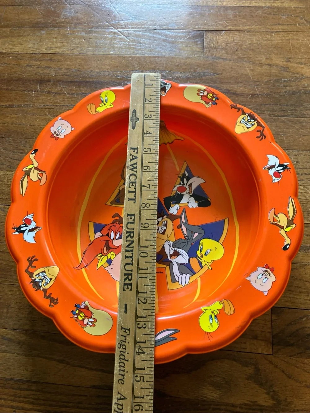 Vintage 1996 Looney Tunes Halloween Plastic Trick or Treat Candy Bowl